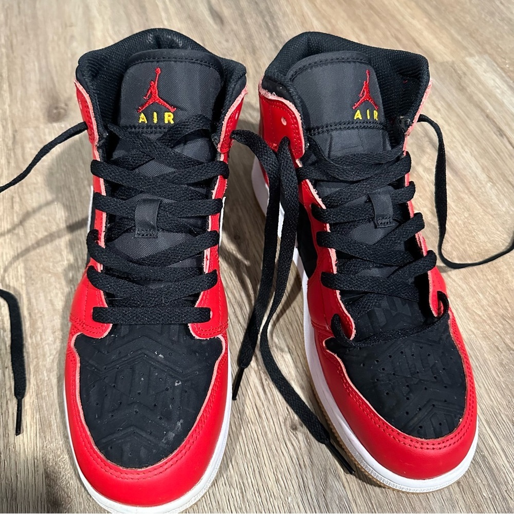 {preloved} Youth Air Jordan 1